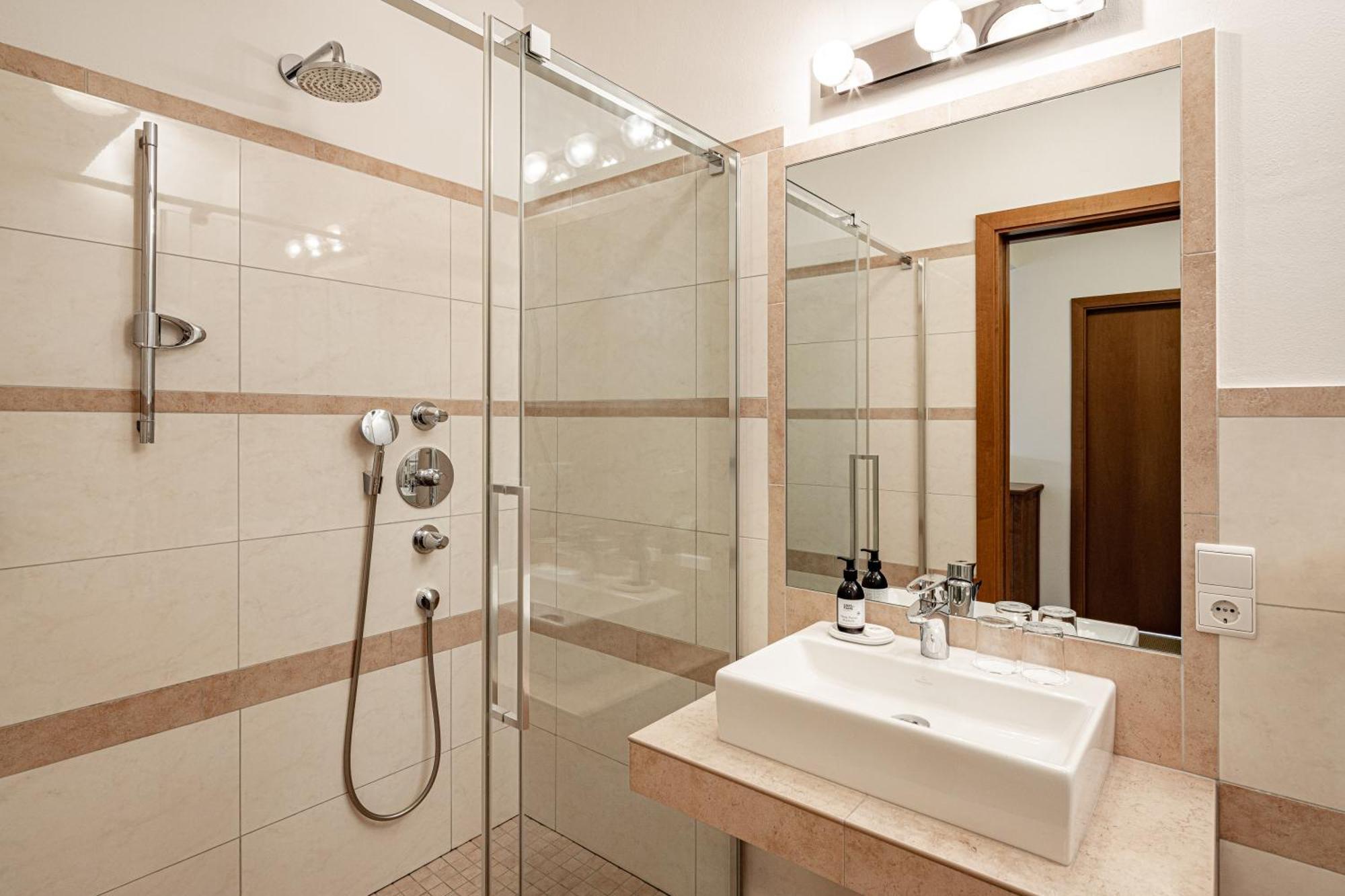Hotel Haus Am Hang Caldaro Chambre photo