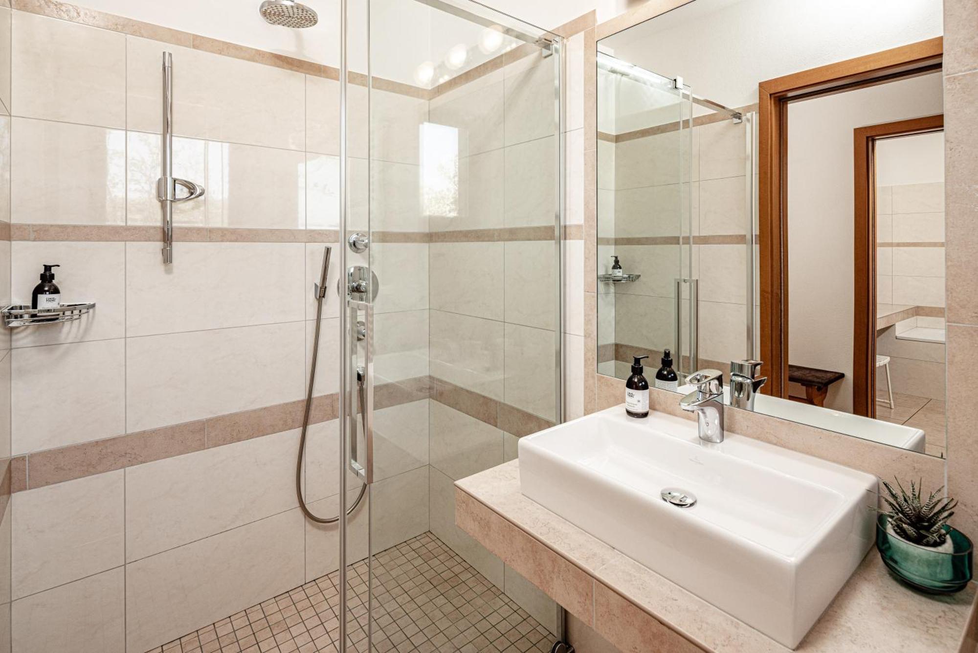Hotel Haus Am Hang Caldaro Chambre photo