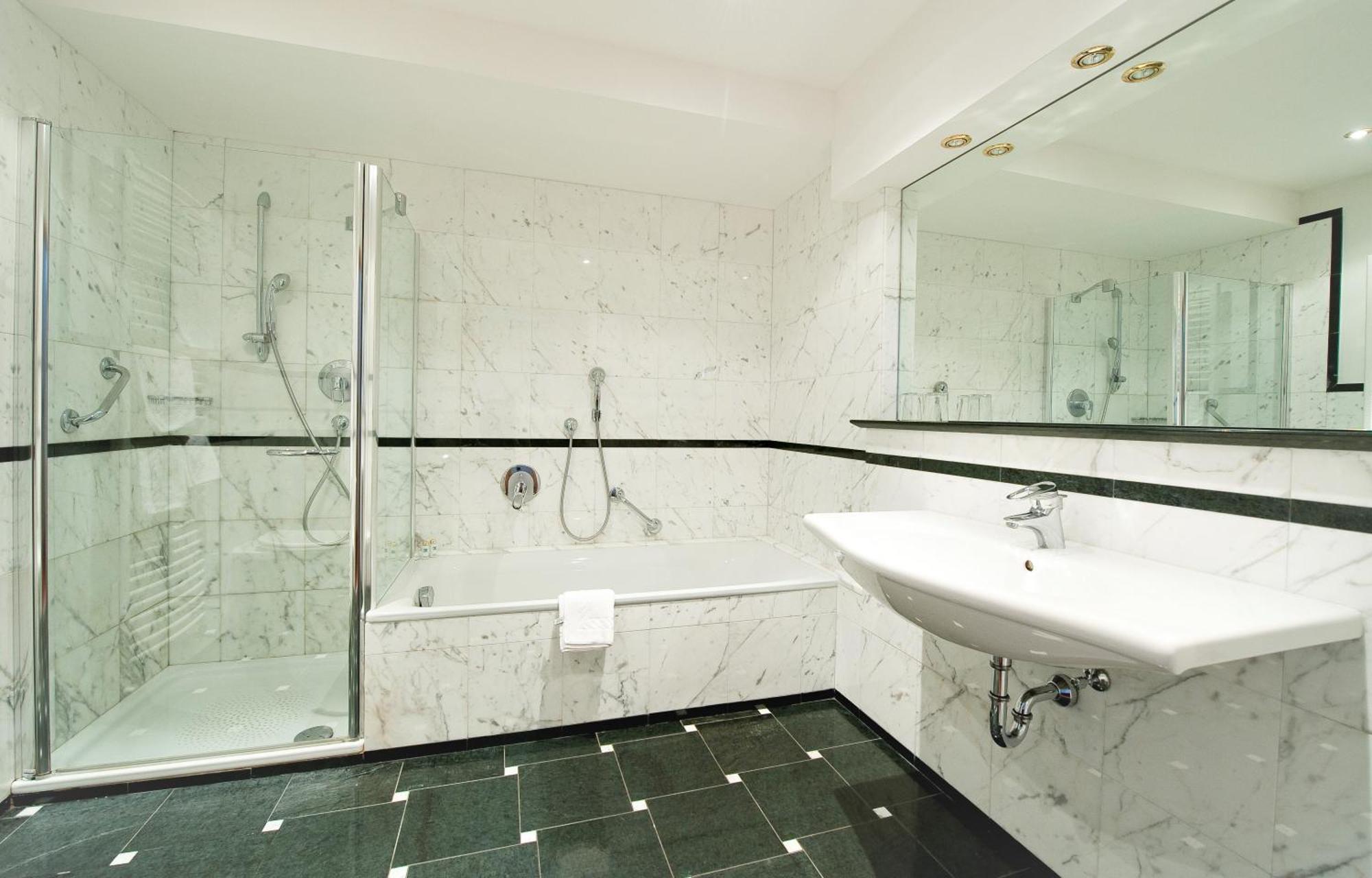Hotel Haus Am Hang Caldaro Chambre photo